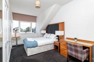 Spacious 5-Bedroom Townhouse in the West-End