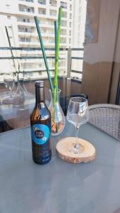 Apto increíble, acogedor, luminoso de ambiente muy relajante con excelentes vistas y servicios Amazing apt with sunset lovely views