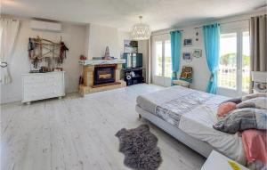 Maisons de vacances Beautiful Home In Murviel-ls-montpellie With Kitchen : photos des chambres
