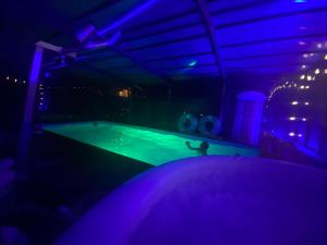 Gîte du Silo Loft atypique ,Tournesol , spa&piscine couverte