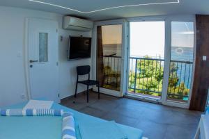 Family friendly seaside apartments Pisak, Omis - 18610