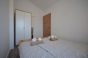 Apartments with parking space Vir - 18607