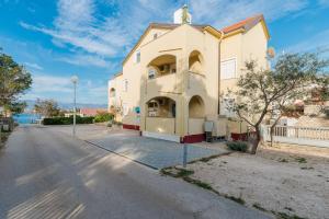 Apartments by the sea Vir - 18603