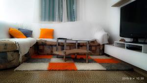 Apartments by the sea Necujam, Solta - 18664