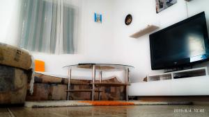 Apartments by the sea Necujam, Solta - 18664