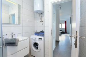 Family-friendly apartments with swimming pool Mavarstica, Ciovo - 18642