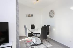 Family-friendly apartments with swimming pool Mavarstica, Ciovo - 18642