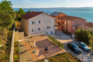 Family friendly apartments with a swimming pool Stanici, Omis - 18676