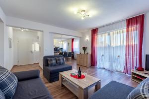 Family-friendly apartments with swimming pool Stanici, Omis - 18676
