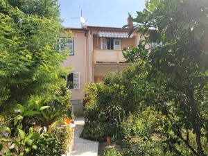 Apartments with parking space Palit, Rab - 18681