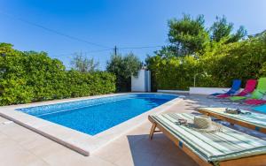 Family friendly apartments with a swimming pool Silo, Krk - 18677