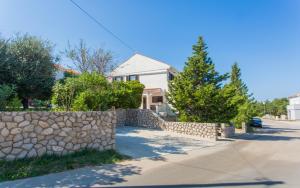 Family friendly apartments with a swimming pool Silo, Krk - 18677