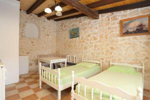 Apartments by the sea Vinisce, Trogir - 18674