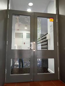 408 Lovely one BR ex hotel ensuite room in city