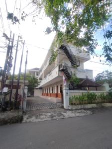 Adi Pelita Sari Bali