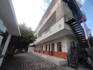 Adi Pelita Sari Bali