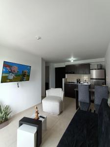 Martin hermoso lugar con vista a las montañas y piscina