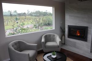 Romantic lakehousein a private vineyard in the Hunter Valley