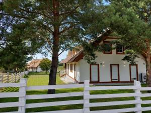 Greyówka dom kryty strzechą w Gardna Park