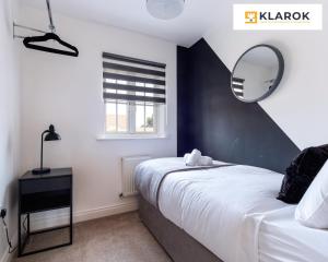 LONG STAYS 30pct OFF - Comfy 3 Bed House near City Centre - PS4 - PARKING By Klarok Short Lets & Serviced Accommodation