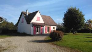 Maisons de vacances Grande Maison de plain pied avec jardin arbore. : photos des chambres