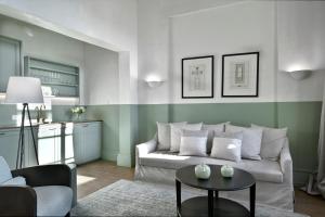 ATHINAIDOS QUARTERS by K&K