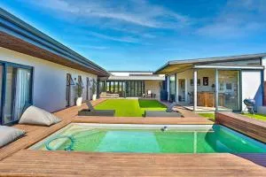 Chaval Cave, 5 Bedroom 6 bathroom in Zululami Coastal Estate - Tinley Manor