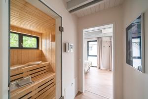 Wellness-Ferienhaus "Schlehe" mit Sauna, Kamin & Terrasse - ruhig am Ostseewald in Zingst