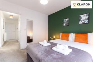 LONG STAYS 30pct OFF - Superb Central 2Bed Apt with Parking By Klarok Short Lets & Serviced Accommodation
