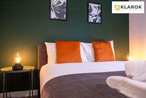 LONG STAYS 30pct OFF - Superb Central 2Bed Apt with Parking By Klarok Short Lets & Serviced Accommodation