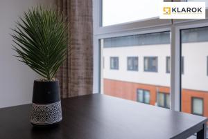 LONG STAYS 30pct OFF - Superb Central 2Bed Apt with Parking By Klarok Short Lets & Serviced Accommodation