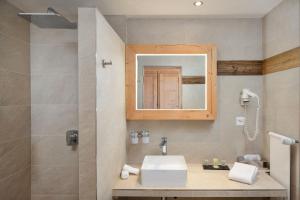 Superior Double Room with Mountain View room in Hotel Etrier