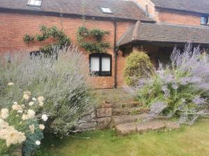 Lupin Cottage at Boningale Manor
