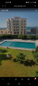 Complexe le printemps avec piscine et balcon