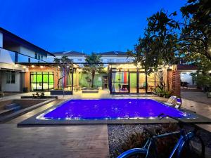 The Uniique Haus - Johor 1st Staycation Water Dining Experience