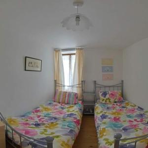 Maisons de vacances 4 bed barn sleeps 8 private pool Chattemoue Javron : photos des chambres