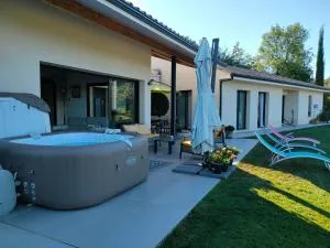 Villa contemporaine avec vue imprenable et Jacuzzi - 埃雷皮扬