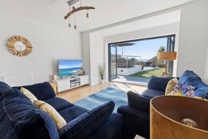 Stunning Coastal Apartment in Maidencombe with Sea Views & Garden