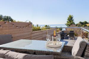 Stunning Coastal Apartment in Maidencombe with Sea Views & Garden