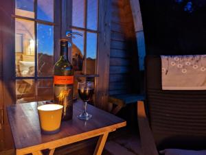2 Bed Pod Cabin-Sleeps 2-Pets-Garden-Mtn View