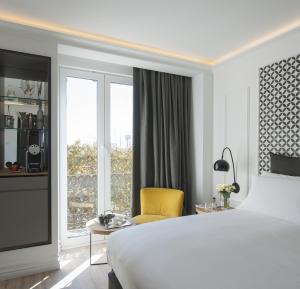 Junior Suite with Balcony room in Serras Barcelona