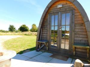 2 Bed Pod Cabin-Sleeps 2-Pets-Garden-Mtn View