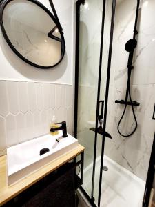 Studio Jeannette avec Balcon et juste à 130 metres Plage ! Plein Centre ! Wifi - Draps Serviettes inclus !