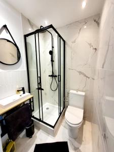 Studio Jeannette avec Balcon et juste à 130 metres Plage ! Plein Centre ! Wifi - Draps Serviettes inclus !