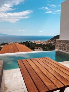 Mani Luxury Suites and Studios in Gytheio with Private Pools