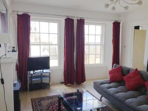 Shoreline 2 Bedroom Dunbar Serviced Apartment - 3-star hotels in Dunbar