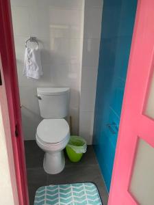 Hotel Casa Mandarine , Amazing Private Rooms w Balcony, Rooftop, Hammocks, AC, SmarTV, 100mbs!