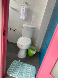 Hotel Casa Mandarine , Amazing Private Rooms w Balcony, Rooftop, Hammocks, AC, SmarTV, 100mbs!