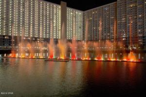 Cozy & Spacious Lake Town condo accommodates 6