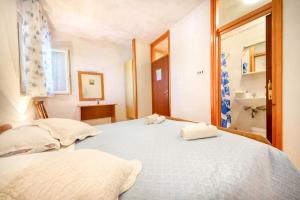 Apartments by the sea Povlja, Brac - 716